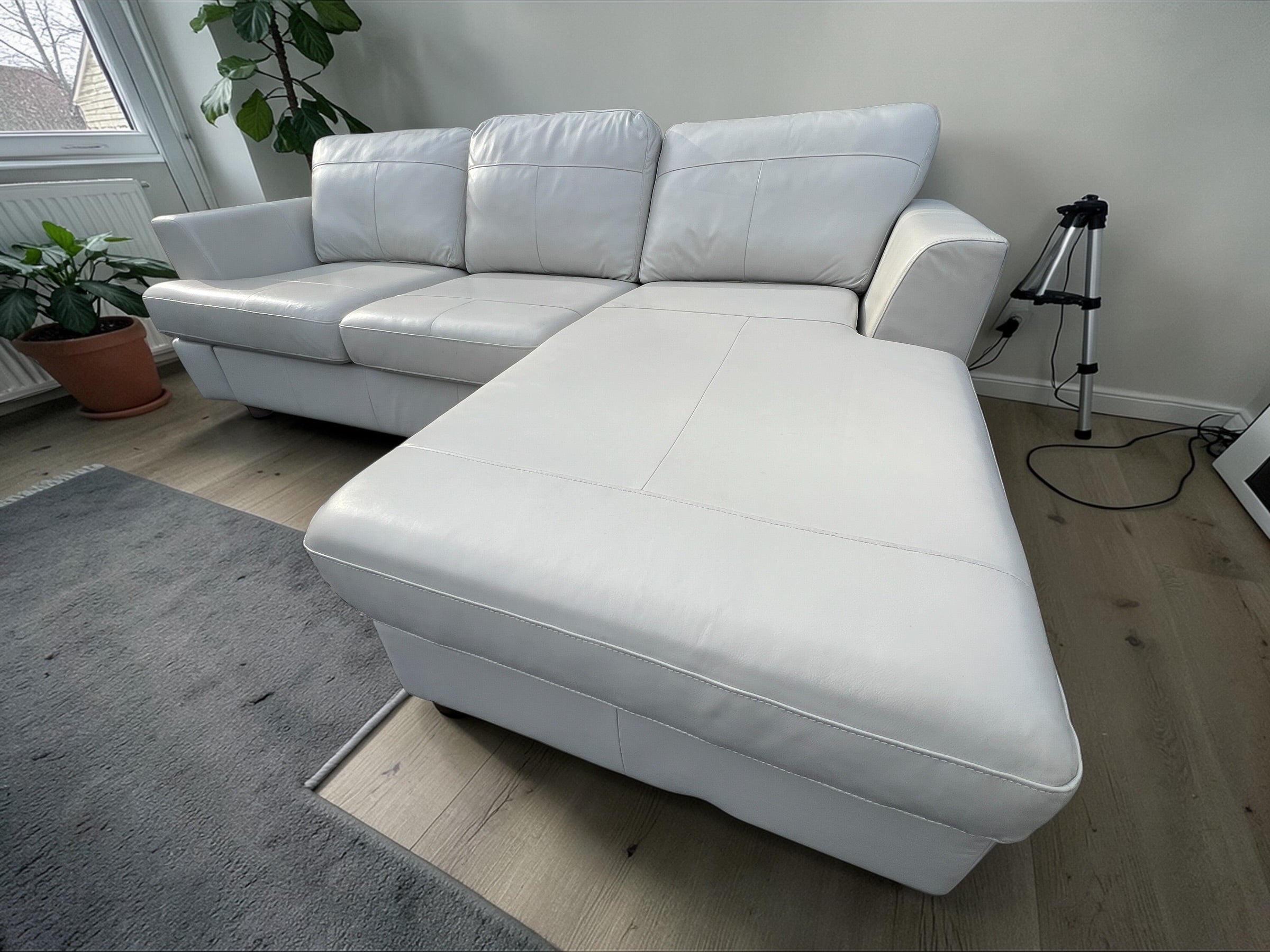 DFS Freya Leather Light Cream