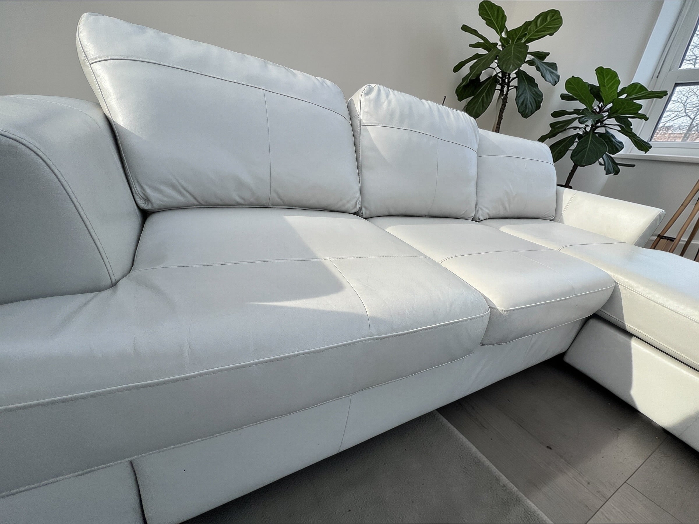 DFS Freya Leather Light Cream