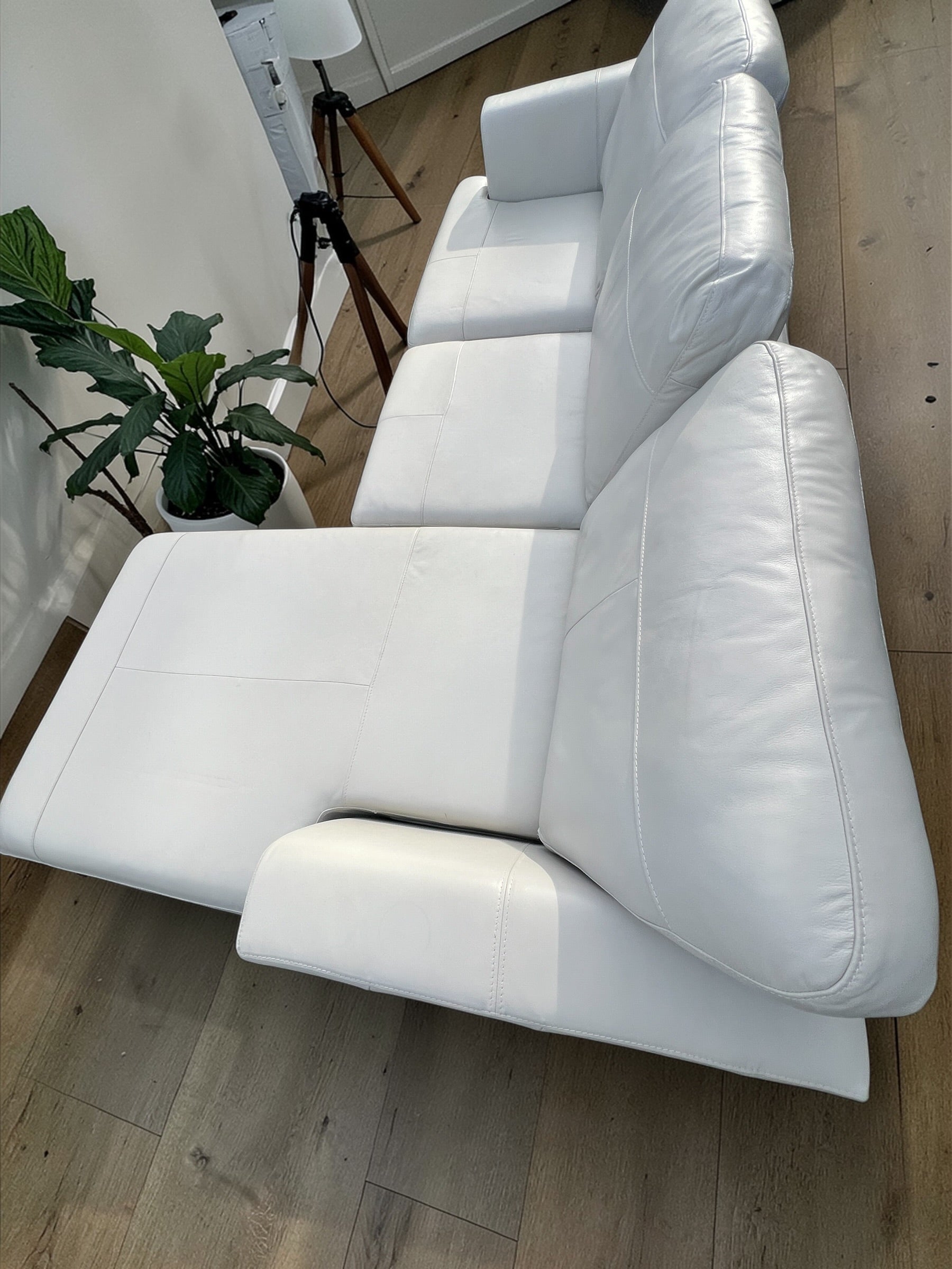 DFS Freya Leather Light Cream